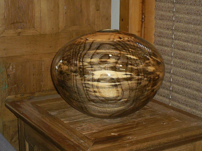Enclosed form/spalted palo blanco